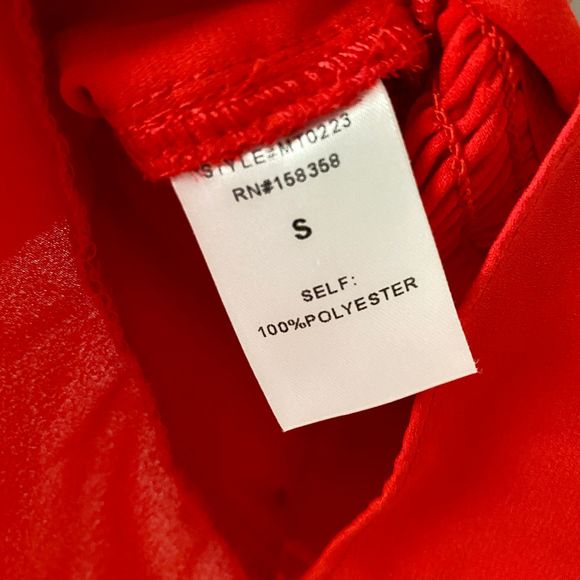 Leche Red Button Crop Top - Picture 5 of 5